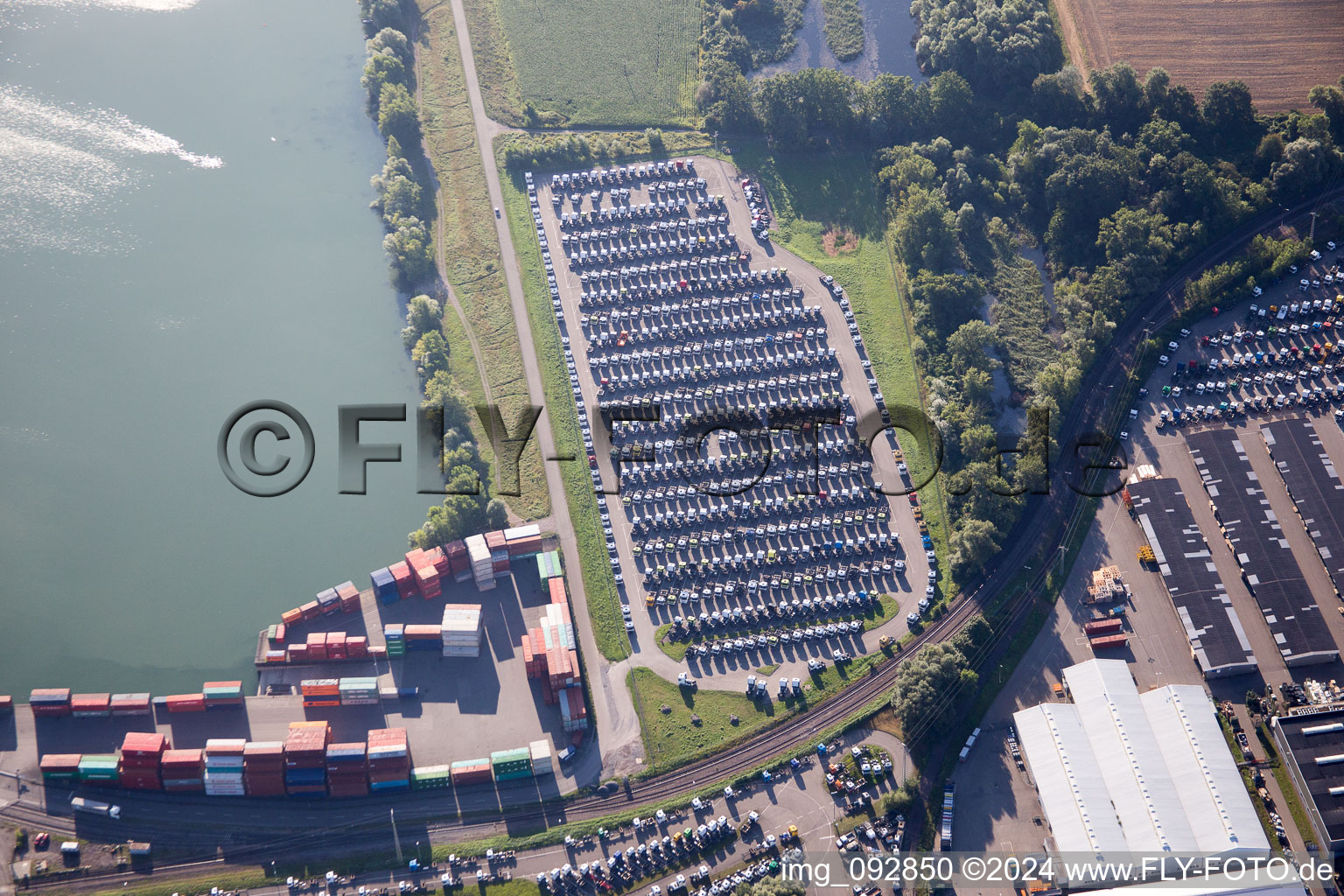 Vue d'oiseau de Zone industrielle d'Oberwald à Wörth am Rhein dans le département Rhénanie-Palatinat, Allemagne