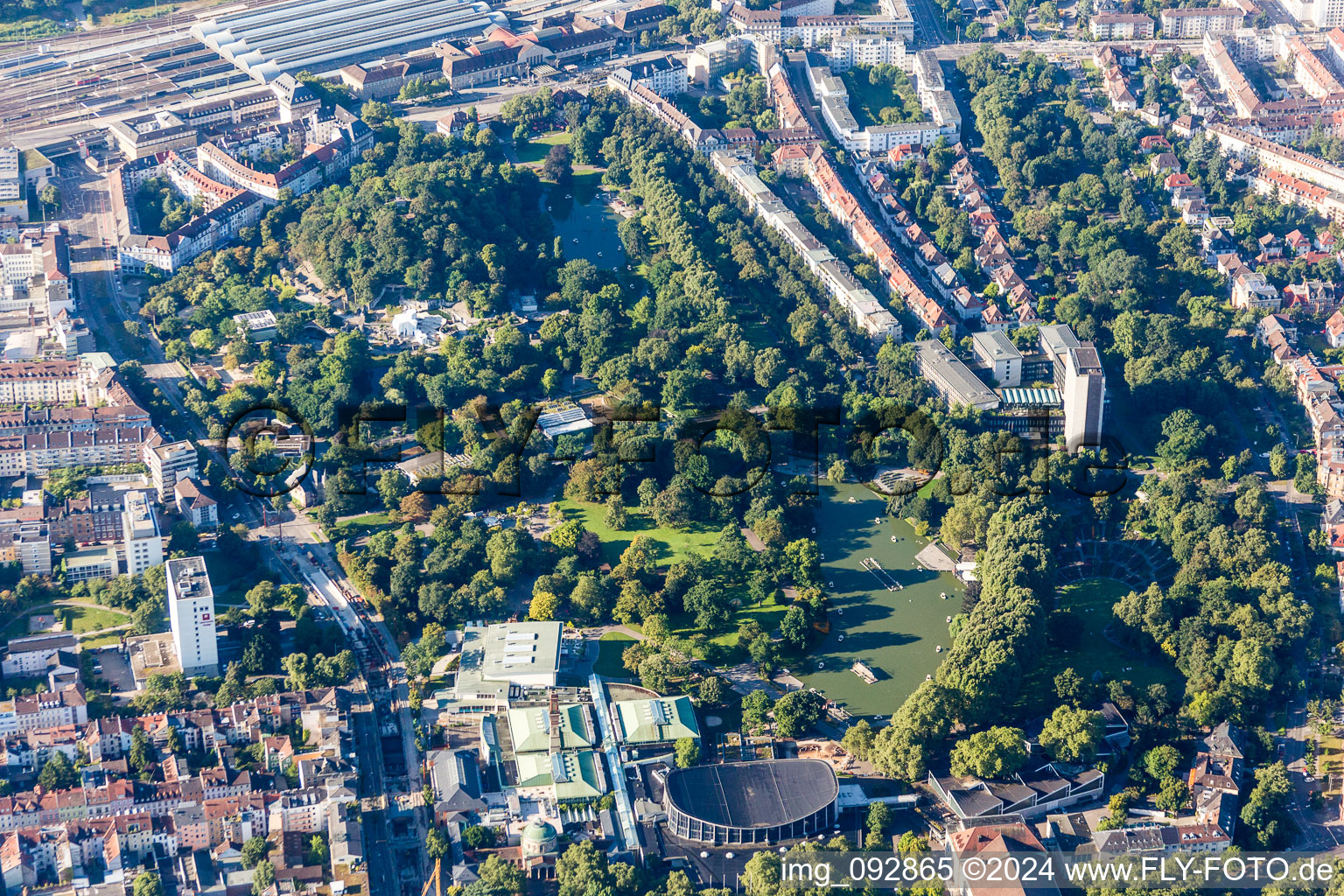 Vue aérienne de Jardin zoologique de la ville à le quartier Südweststadt in Karlsruhe dans le département Bade-Wurtemberg, Allemagne