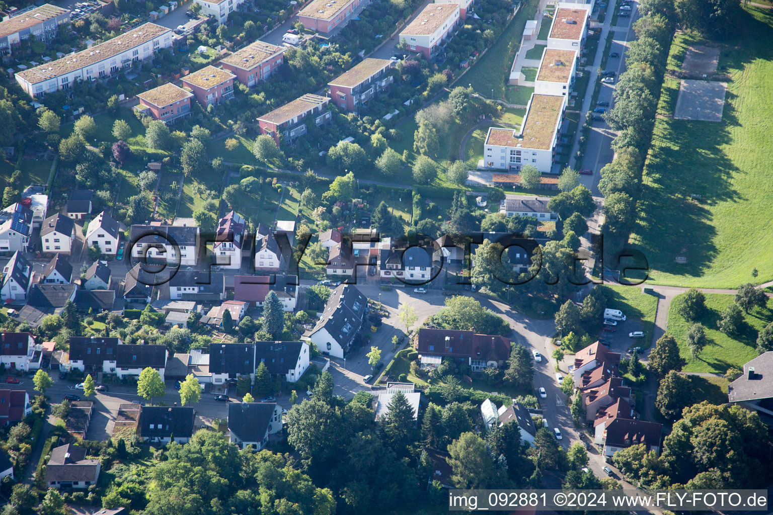 Vue aérienne de Vue sur le village à le quartier Hohenwettersbach in Karlsruhe dans le département Bade-Wurtemberg, Allemagne