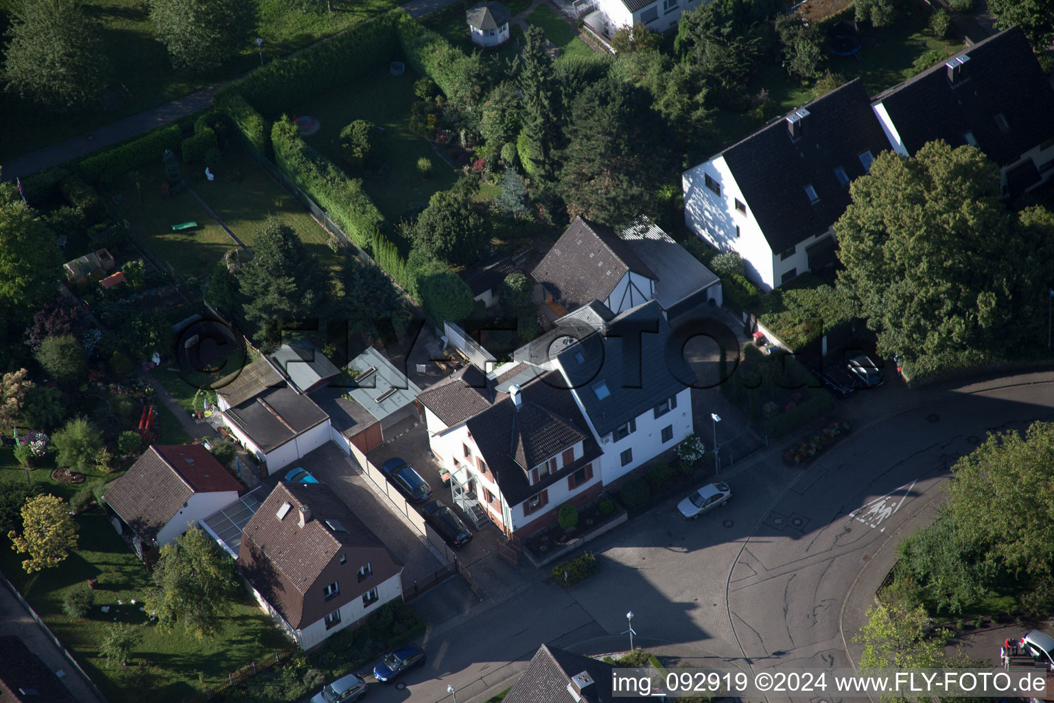 Nouvelle façon à le quartier Hohenwettersbach in Karlsruhe dans le département Bade-Wurtemberg, Allemagne hors des airs