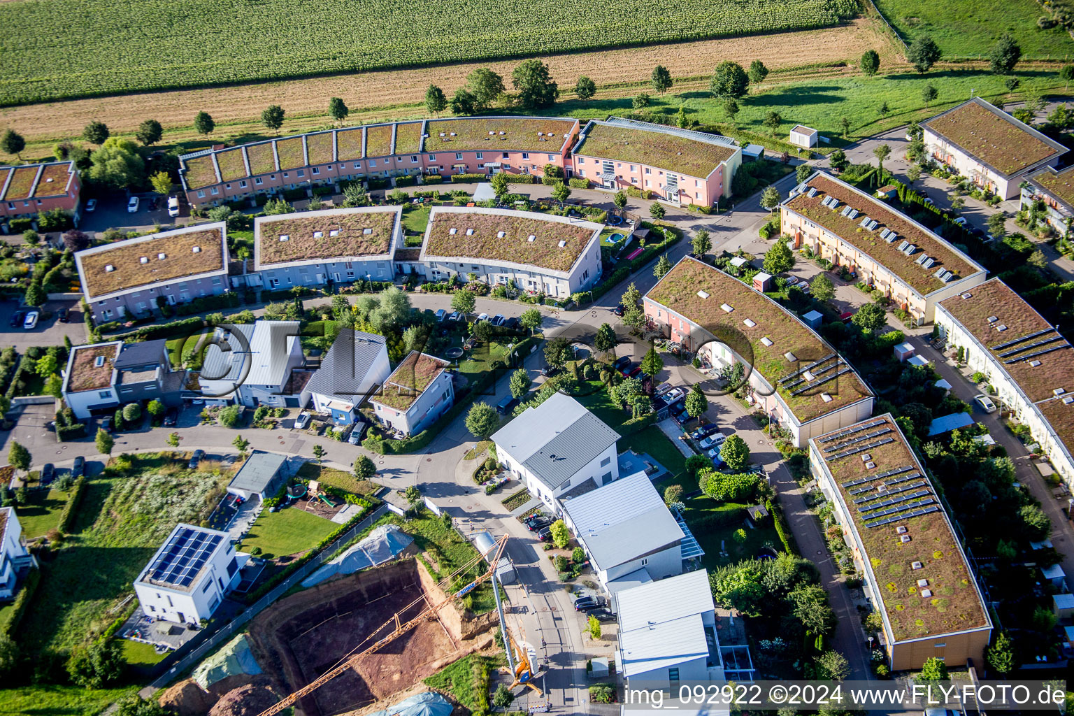 Photographie aérienne de Quartier résidentiel d'un projet de maison éco-unifamiliale Cinquante acres en Hohenwettersbach à le quartier Hohenwettersbach in Karlsruhe dans le département Bade-Wurtemberg, Allemagne