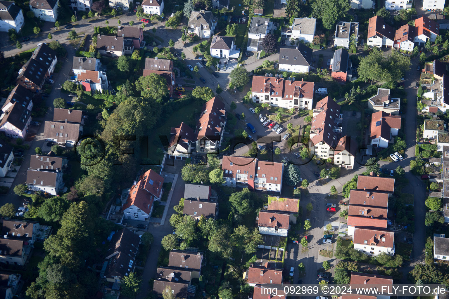 Vue d'oiseau de Quartier Wolfartsweier in Karlsruhe dans le département Bade-Wurtemberg, Allemagne