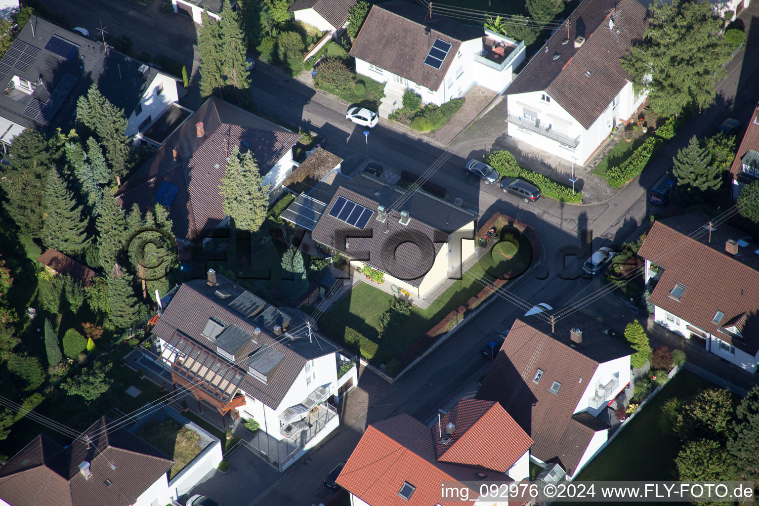 Vue aérienne de Hellenstrasse à le quartier Wolfartsweier in Karlsruhe dans le département Bade-Wurtemberg, Allemagne