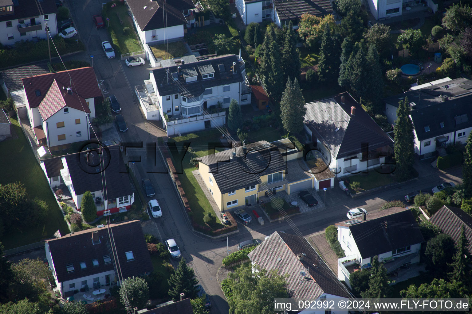 Quartier Wolfartsweier in Karlsruhe dans le département Bade-Wurtemberg, Allemagne du point de vue du drone