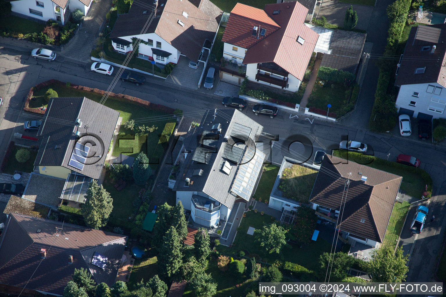 Vue oblique de Hellenstraße à le quartier Wolfartsweier in Karlsruhe dans le département Bade-Wurtemberg, Allemagne