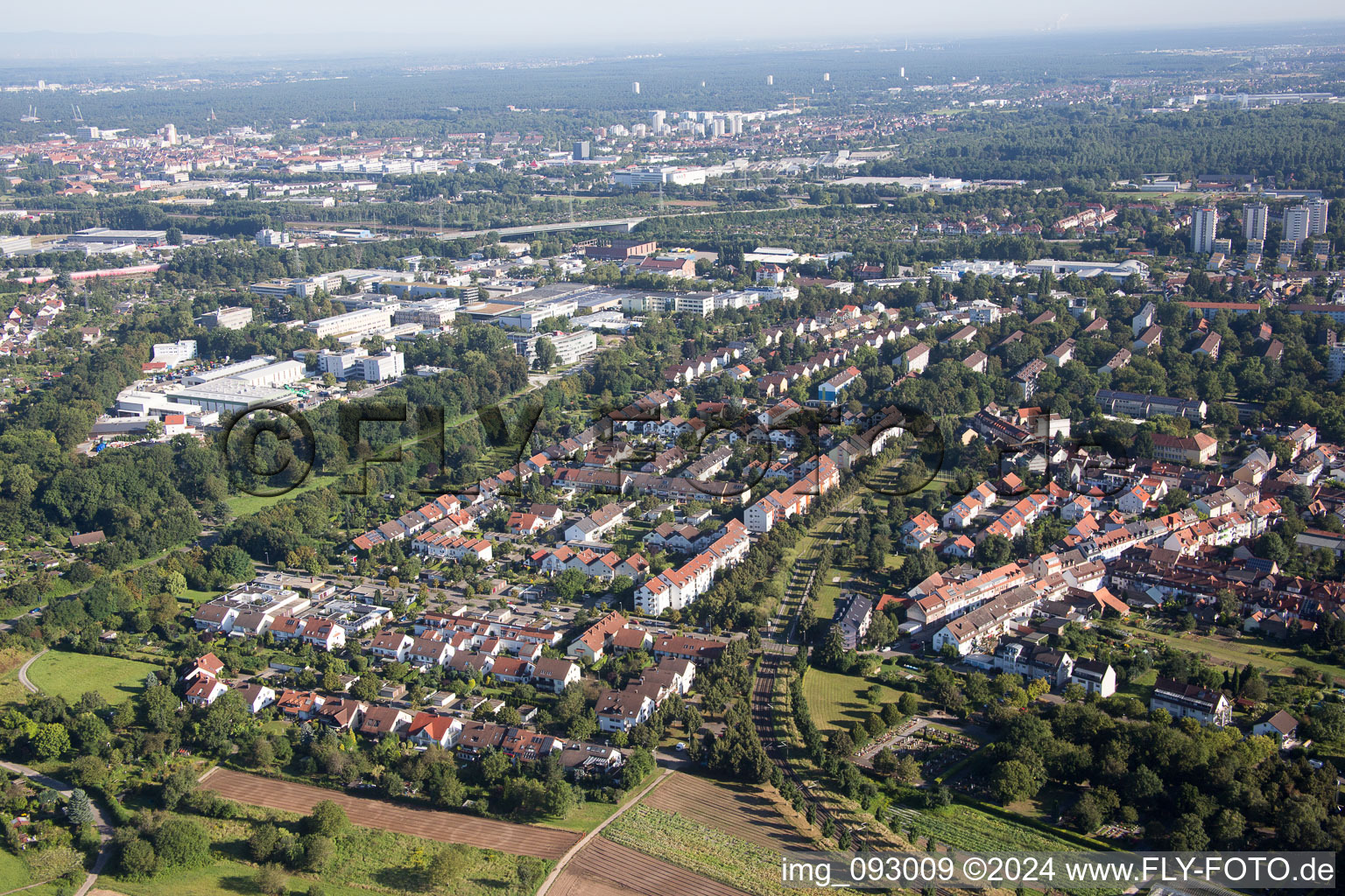 Vue aérienne de Aie à le quartier Durlach in Karlsruhe dans le département Bade-Wurtemberg, Allemagne