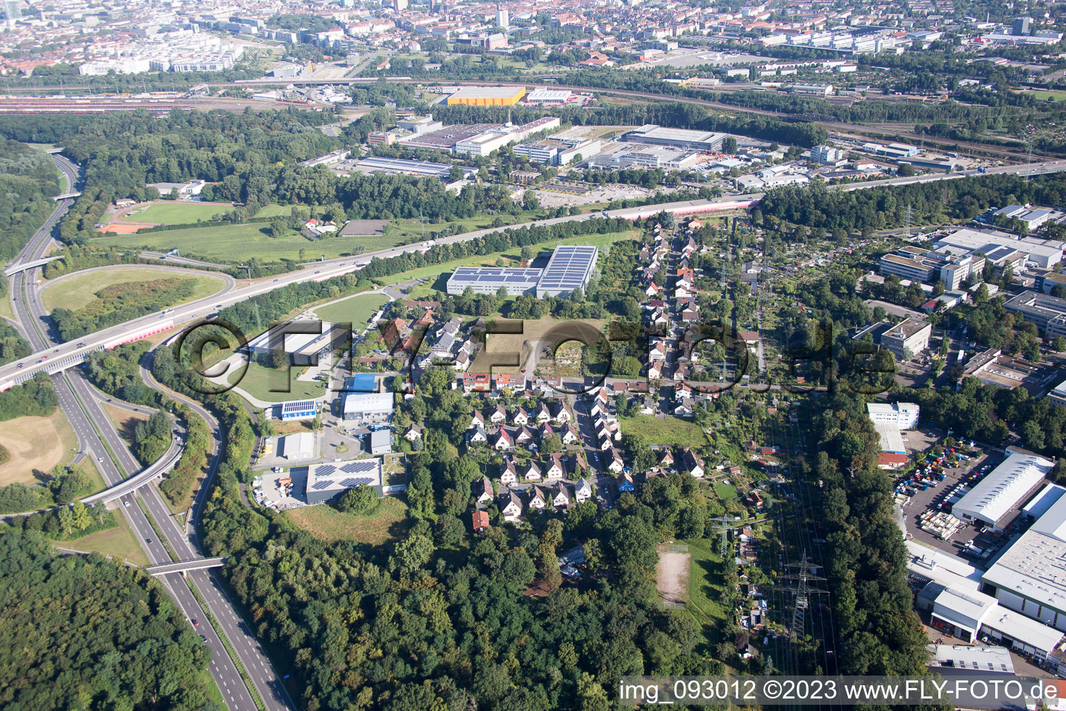 Vue aérienne de Zone industrielle de Killisfeld NON à le quartier Durlach in Karlsruhe dans le département Bade-Wurtemberg, Allemagne