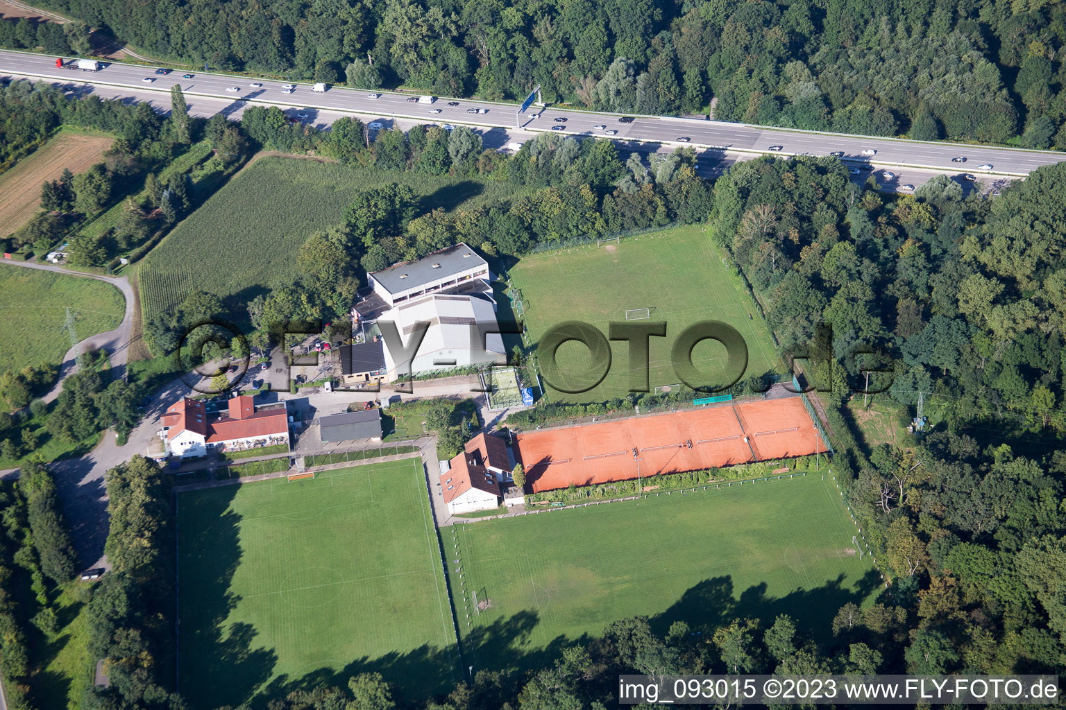 Vue aérienne de Stade d'Oberwald à le quartier Durlach in Karlsruhe dans le département Bade-Wurtemberg, Allemagne