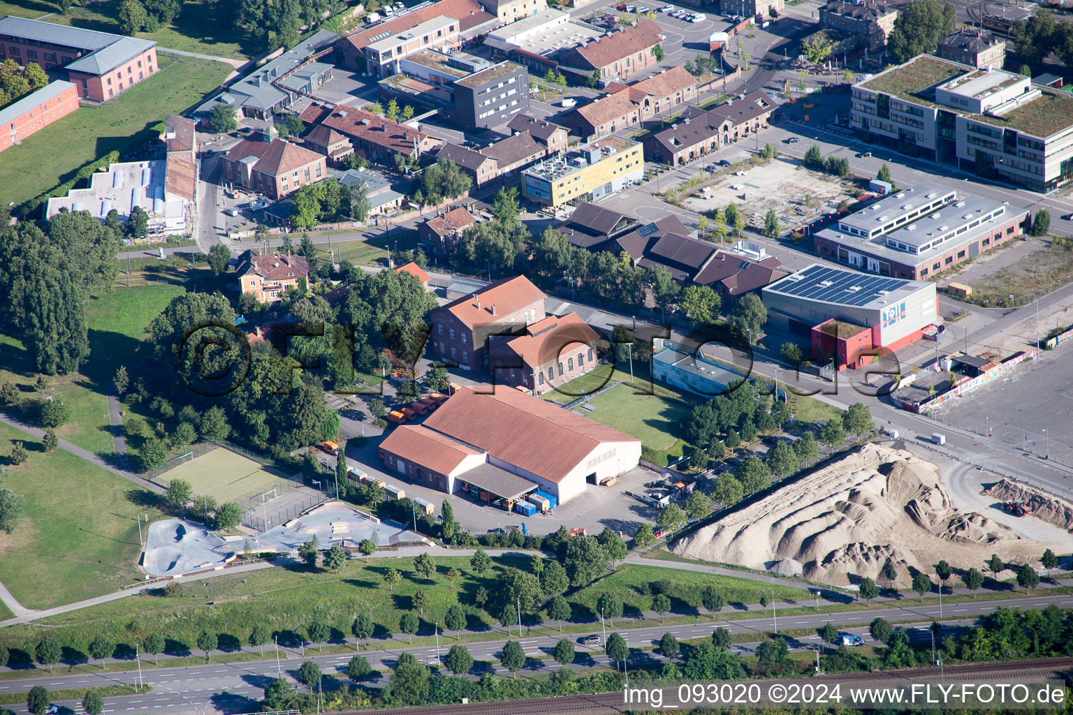 Vue aérienne de Ancien abattoir à le quartier Oststadt in Karlsruhe dans le département Bade-Wurtemberg, Allemagne
