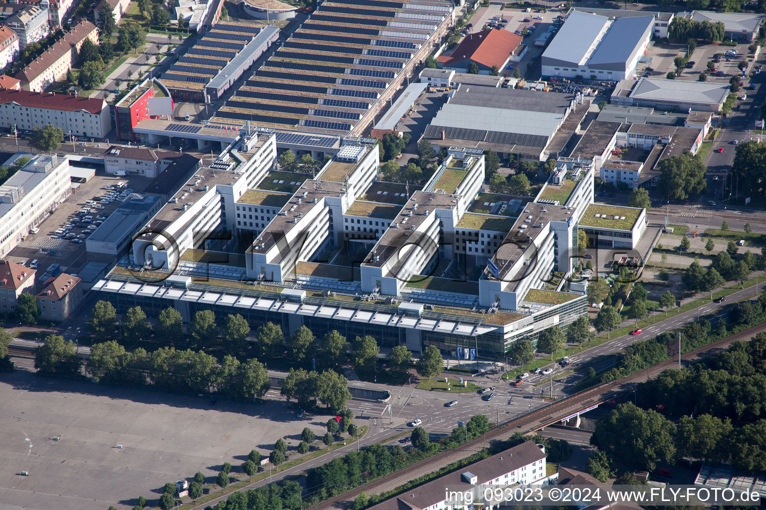 Vue aérienne de Administration EnBW à le quartier Oststadt in Karlsruhe dans le département Bade-Wurtemberg, Allemagne