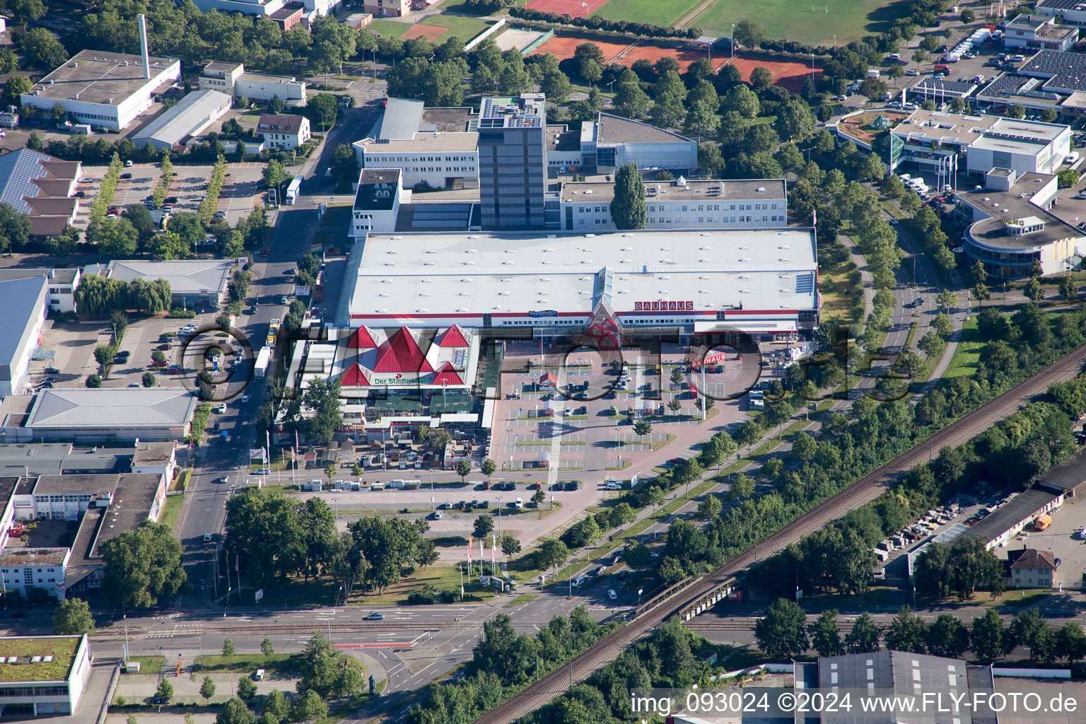 Vue aérienne de Bauhaus à le quartier Oststadt in Karlsruhe dans le département Bade-Wurtemberg, Allemagne