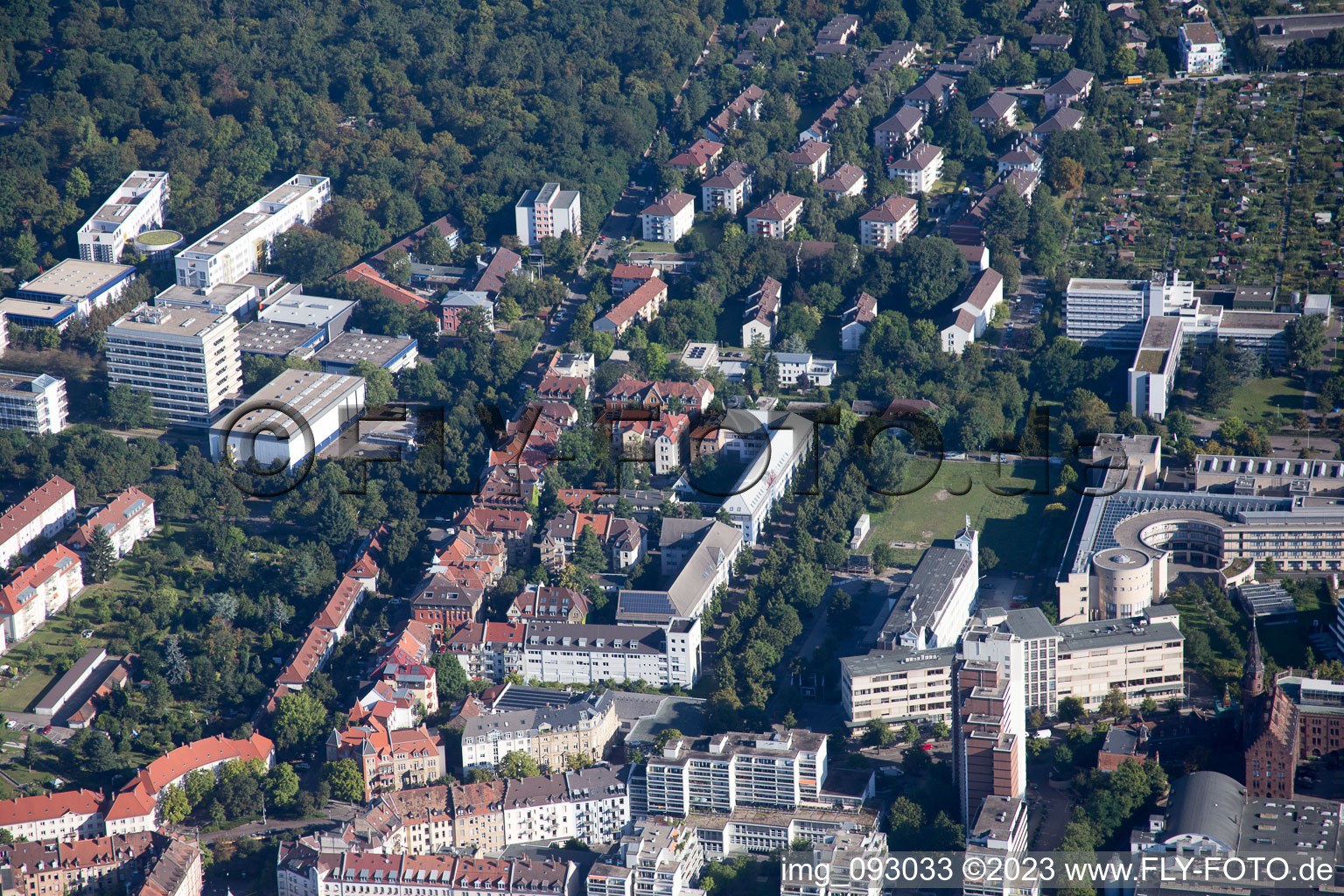 Quartier Oststadt in Karlsruhe dans le département Bade-Wurtemberg, Allemagne hors des airs