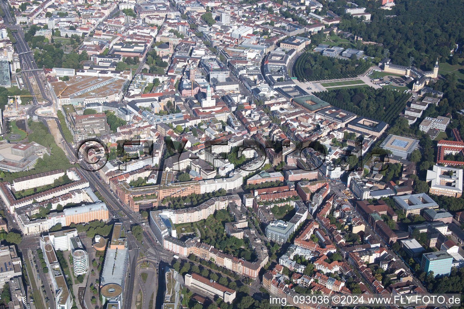Vue aérienne de Kriegsstr. à le quartier Innenstadt-Ost in Karlsruhe dans le département Bade-Wurtemberg, Allemagne