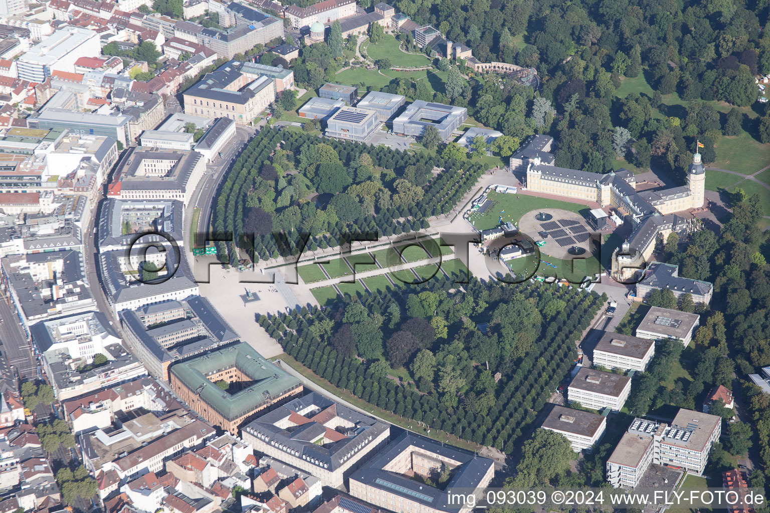 Vue aérienne de Cercle à le quartier Innenstadt-West in Karlsruhe dans le département Bade-Wurtemberg, Allemagne