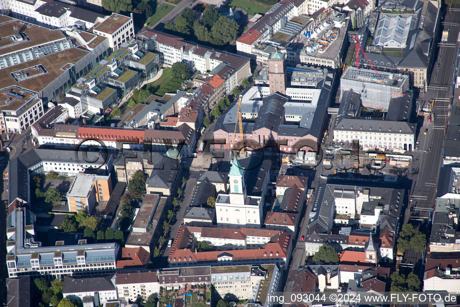 Vue aérienne de Hôtel de ville sur la place du marché à le quartier Innenstadt-West in Karlsruhe dans le département Bade-Wurtemberg, Allemagne