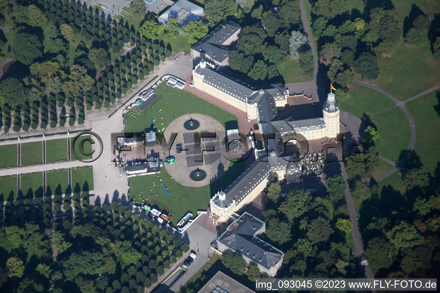 Vue aérienne de Place du Château à le quartier Innenstadt-West in Karlsruhe dans le département Bade-Wurtemberg, Allemagne