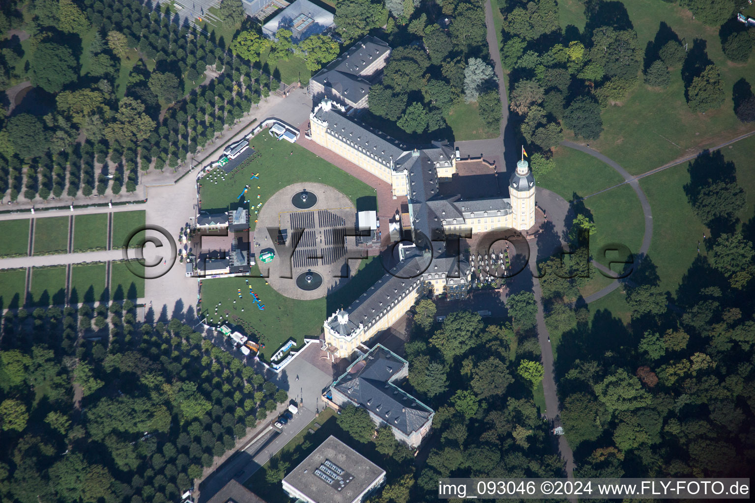 Vue aérienne de Place du Château à le quartier Innenstadt-West in Karlsruhe dans le département Bade-Wurtemberg, Allemagne