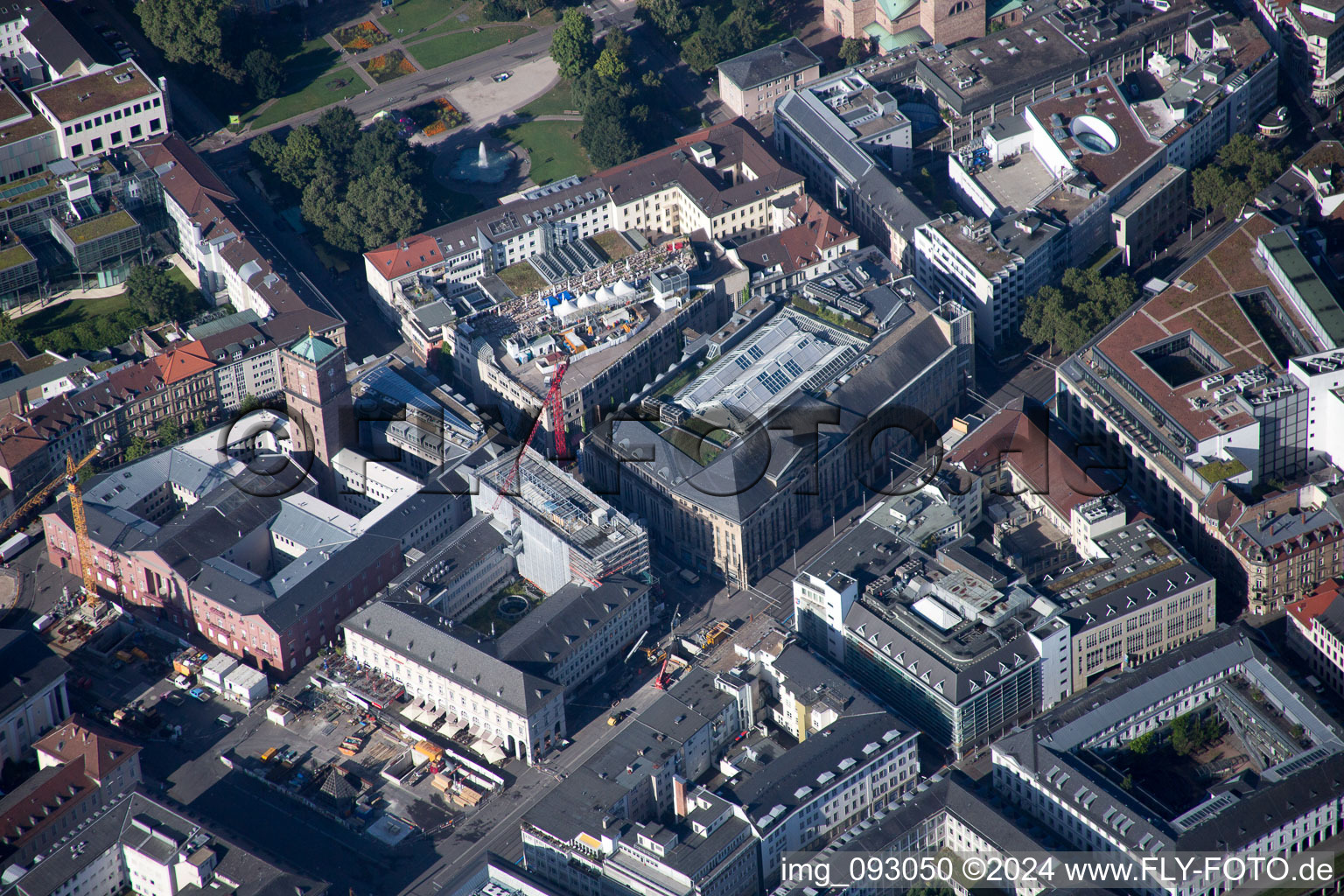 Vue aérienne de Karstadt Kaiserstr. à le quartier Innenstadt-West in Karlsruhe dans le département Bade-Wurtemberg, Allemagne