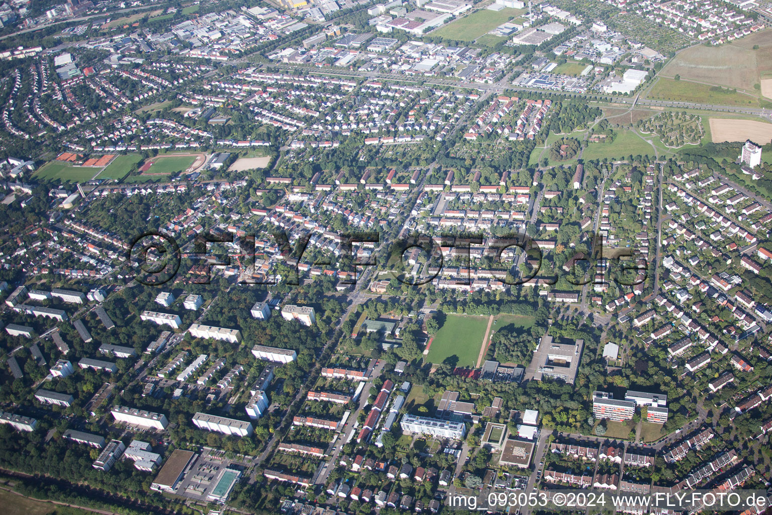 Quartier Nordweststadt in Karlsruhe dans le département Bade-Wurtemberg, Allemagne vue d'en haut