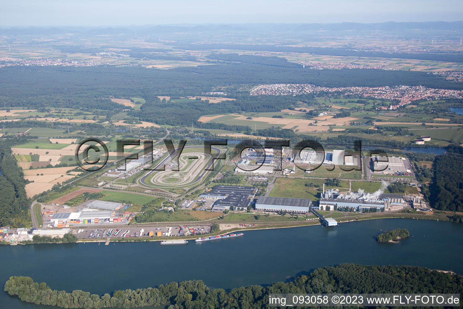 Photographie aérienne de Zone industrielle d'Oberwald, port rhénan de Wörth à Wörth am Rhein dans le département Rhénanie-Palatinat, Allemagne