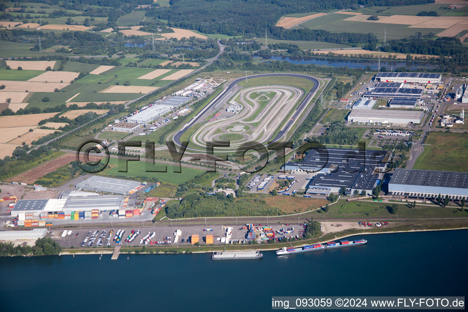 Vue oblique de Zone industrielle d'Oberwald, port rhénan de Wörth à Wörth am Rhein dans le département Rhénanie-Palatinat, Allemagne