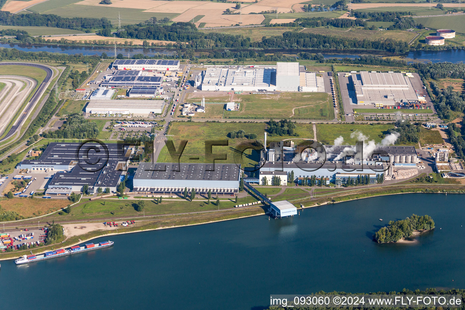 Vue aérienne de Installations techniques dans la zone industrielle de la zone industrielle de Wörth-Oberwald à Wörth am Rhein dans le département Rhénanie-Palatinat, Allemagne