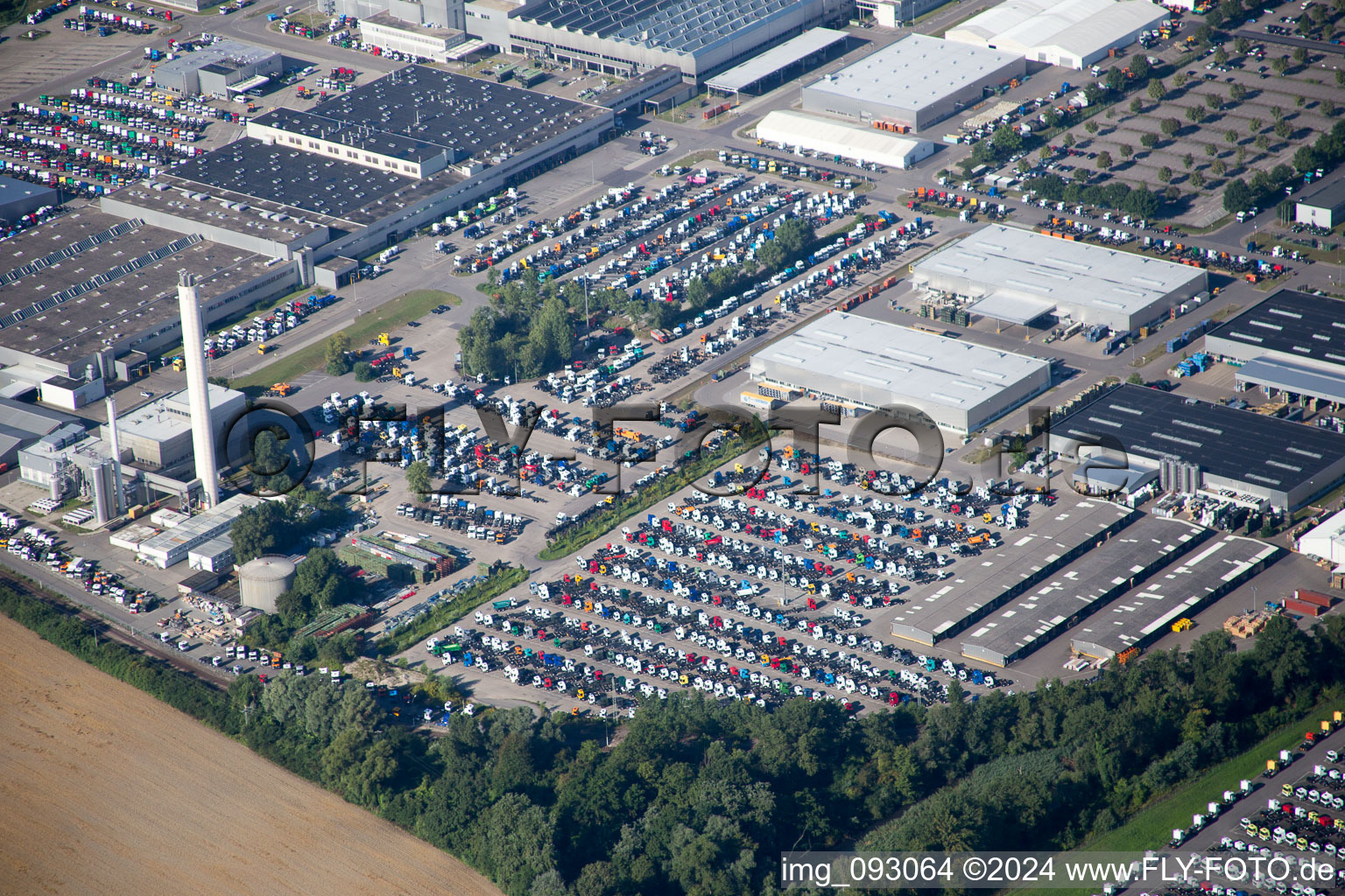 Zone industrielle d'Oberwald à le quartier Maximiliansau in Wörth am Rhein dans le département Rhénanie-Palatinat, Allemagne d'en haut