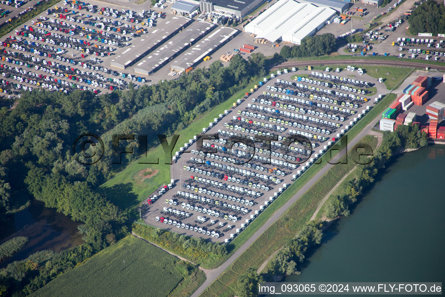 Zone industrielle d'Oberwald à le quartier Maximiliansau in Wörth am Rhein dans le département Rhénanie-Palatinat, Allemagne hors des airs