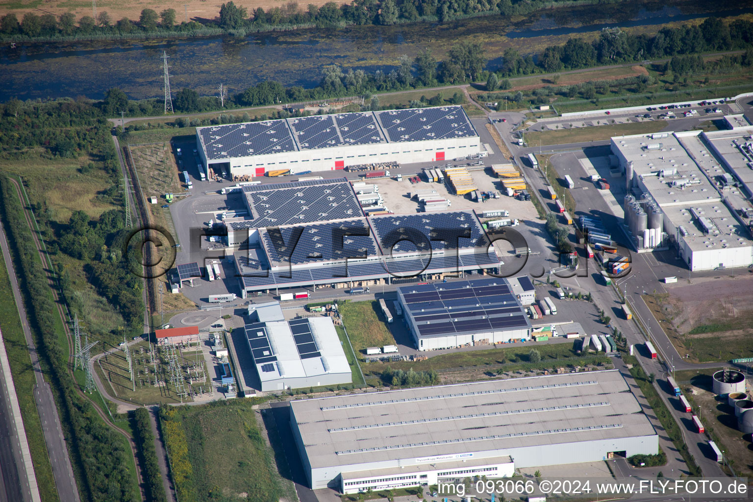 Zone industrielle d'Oberwald à le quartier Maximiliansau in Wörth am Rhein dans le département Rhénanie-Palatinat, Allemagne vue d'en haut