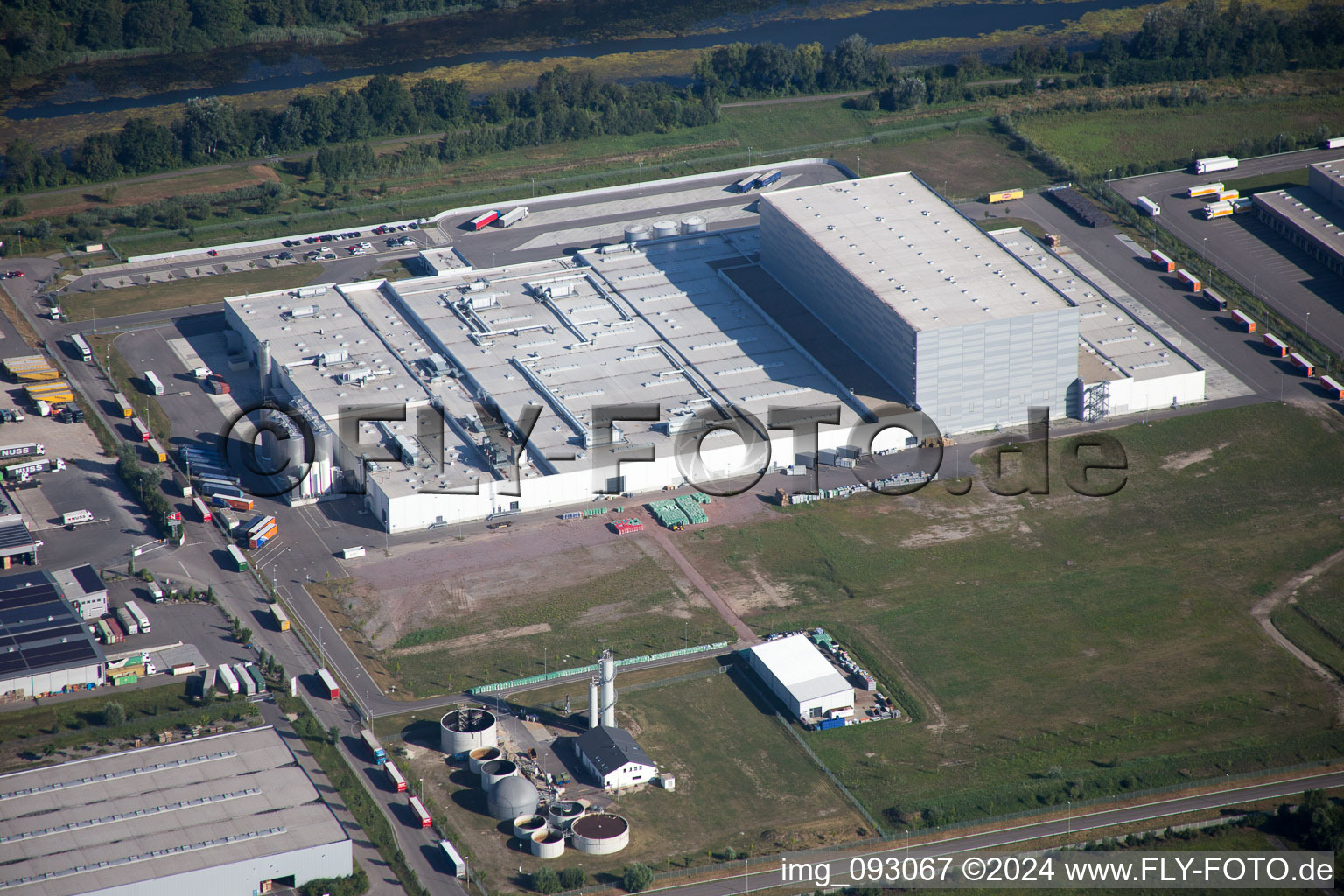 Zone industrielle d'Oberwald à le quartier Maximiliansau in Wörth am Rhein dans le département Rhénanie-Palatinat, Allemagne depuis l'avion