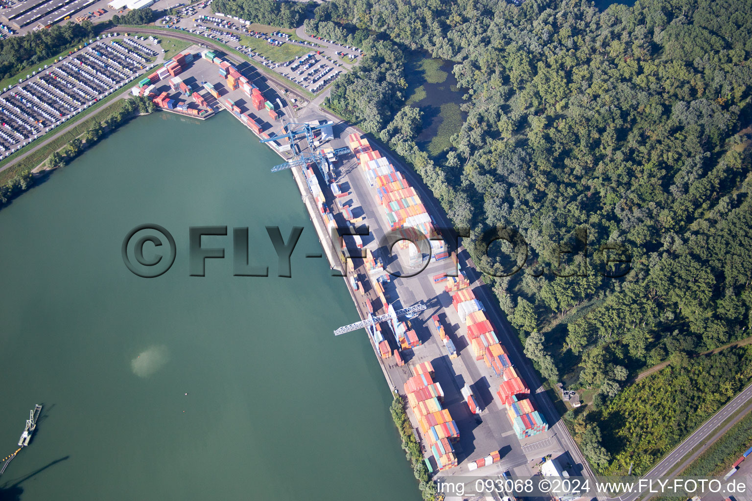 Vue oblique de Zone industrielle d'Oberwald, port rhénan de Wörth à le quartier Maximiliansau in Wörth am Rhein dans le département Rhénanie-Palatinat, Allemagne