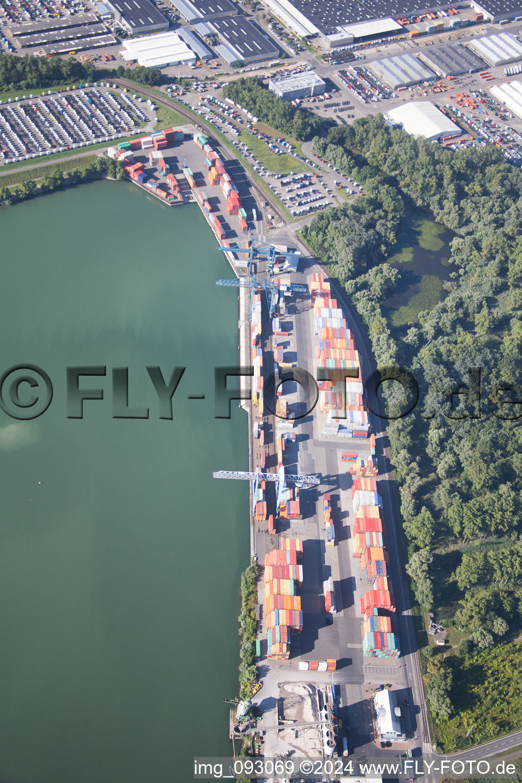 Zone industrielle d'Oberwald, port rhénan de Wörth à le quartier Maximiliansau in Wörth am Rhein dans le département Rhénanie-Palatinat, Allemagne d'en haut