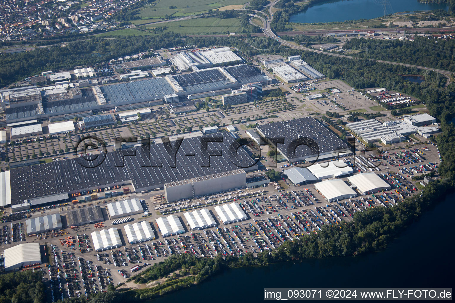 Vue aérienne de Usine de camions Daimler à Wörth am Rhein dans le département Rhénanie-Palatinat, Allemagne