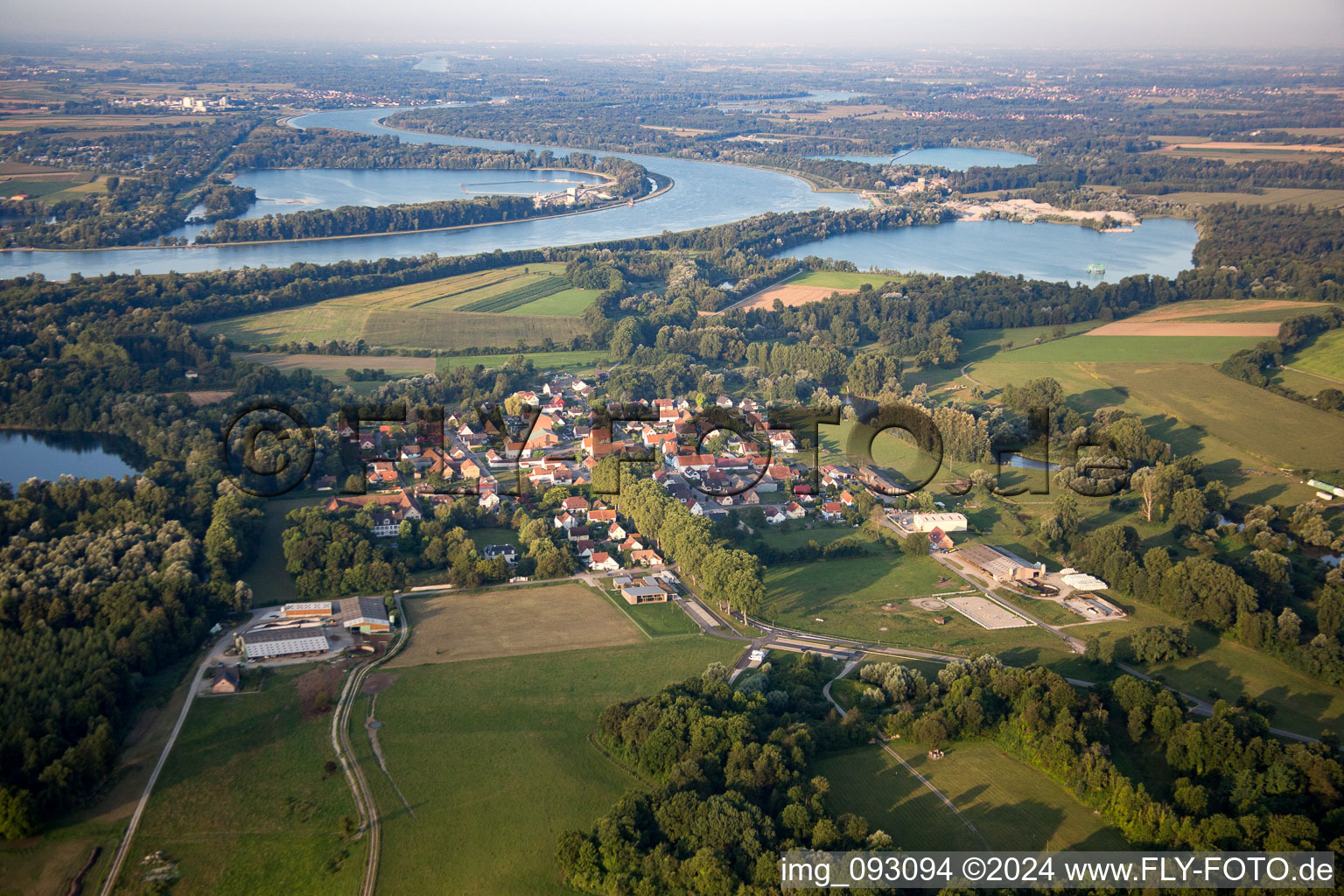 Fort-Louis dans le département Bas Rhin, France vu d'un drone