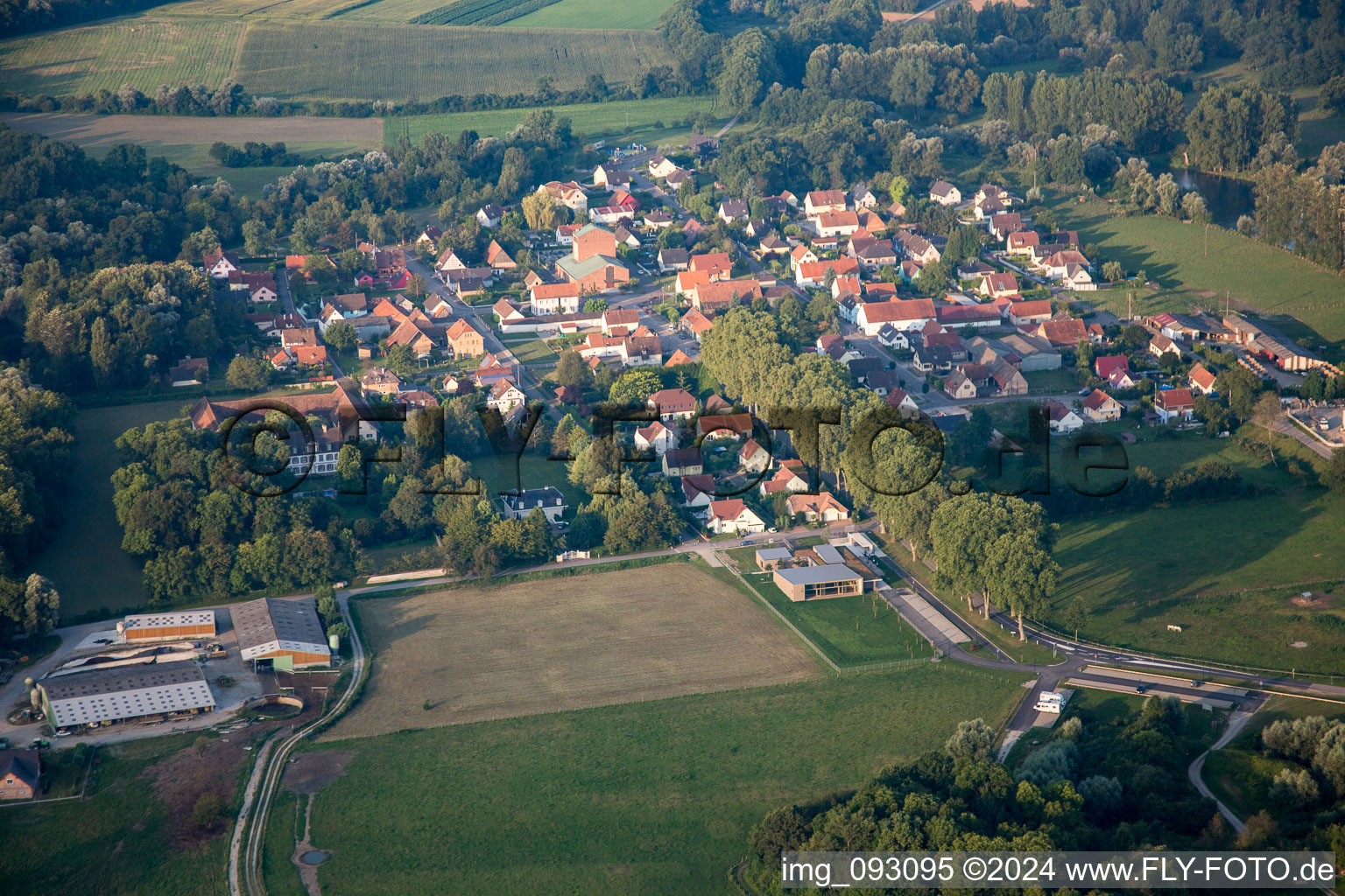 Vue aérienne de Fort-Louis dans le département Bas Rhin, France