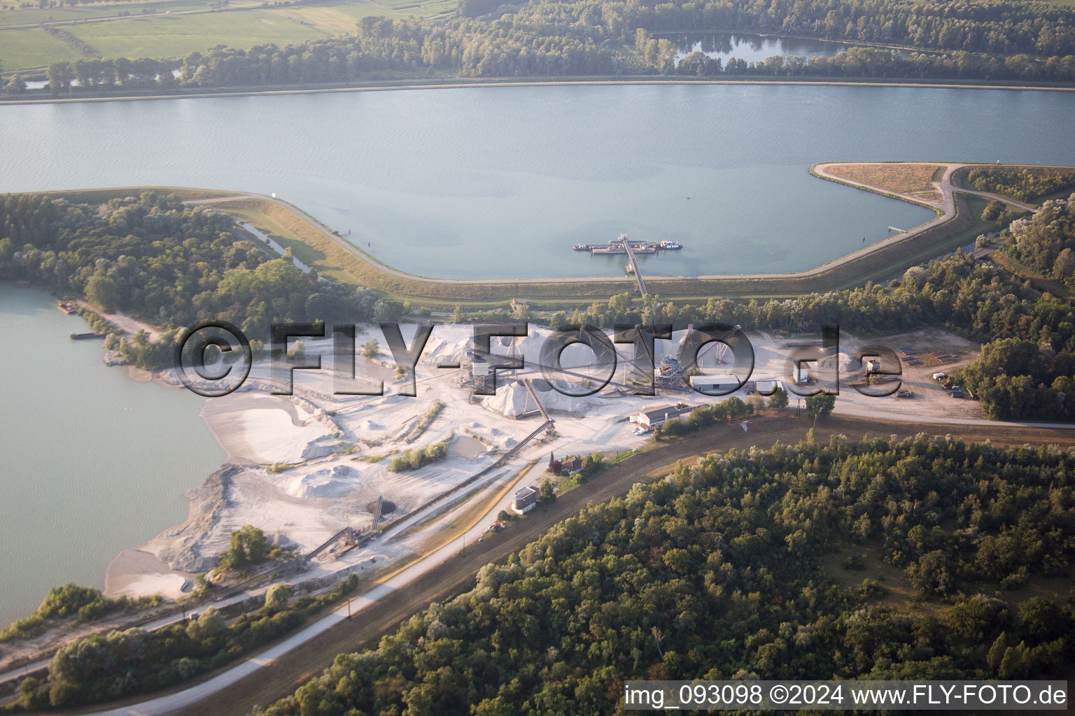 Photographie aérienne de Fort-Louis dans le département Bas Rhin, France