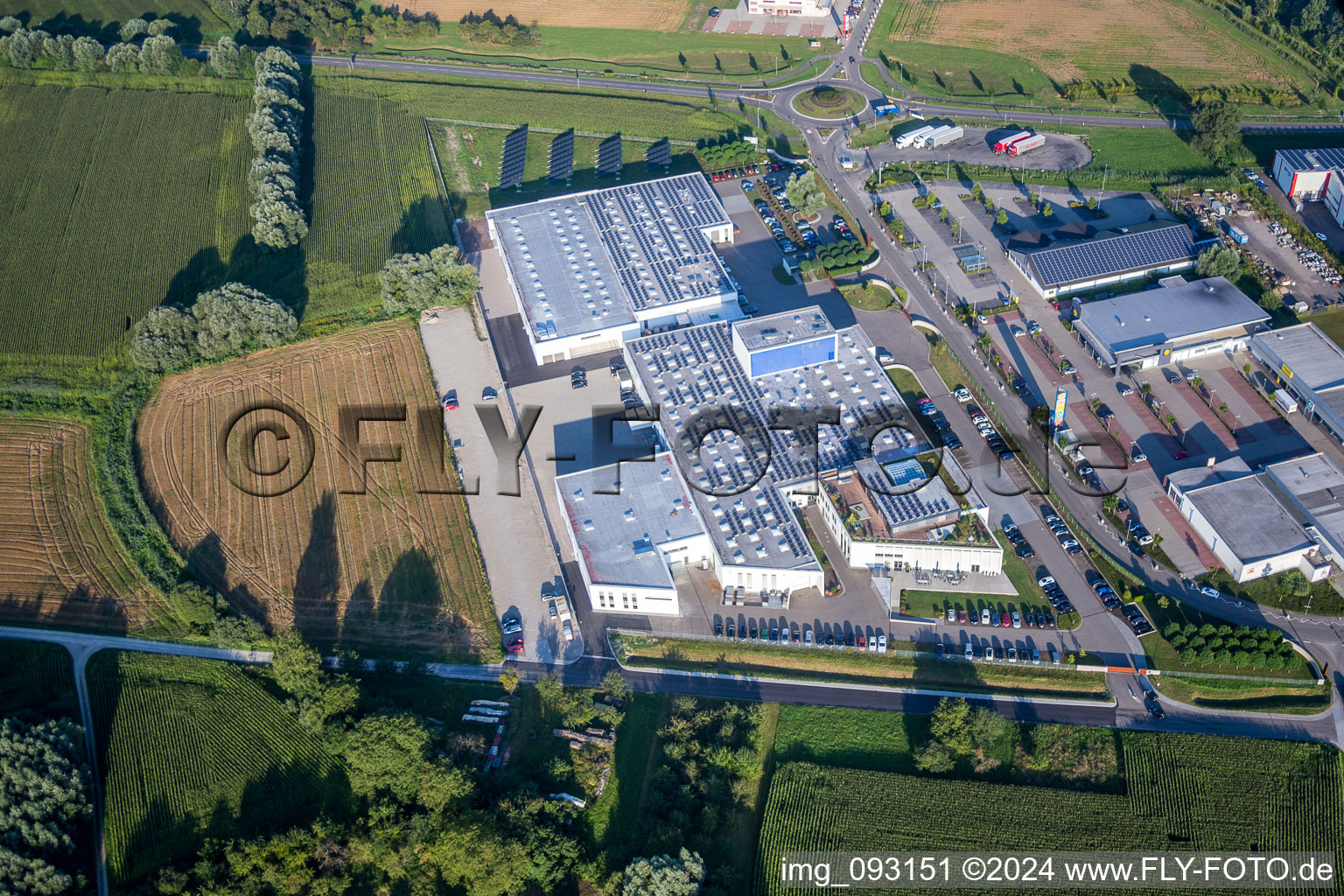 Vue aérienne de Complexe immobilier et site du centre logistique du groupe ZIMMER à le quartier Freistett in Rheinau dans le département Bade-Wurtemberg, Allemagne