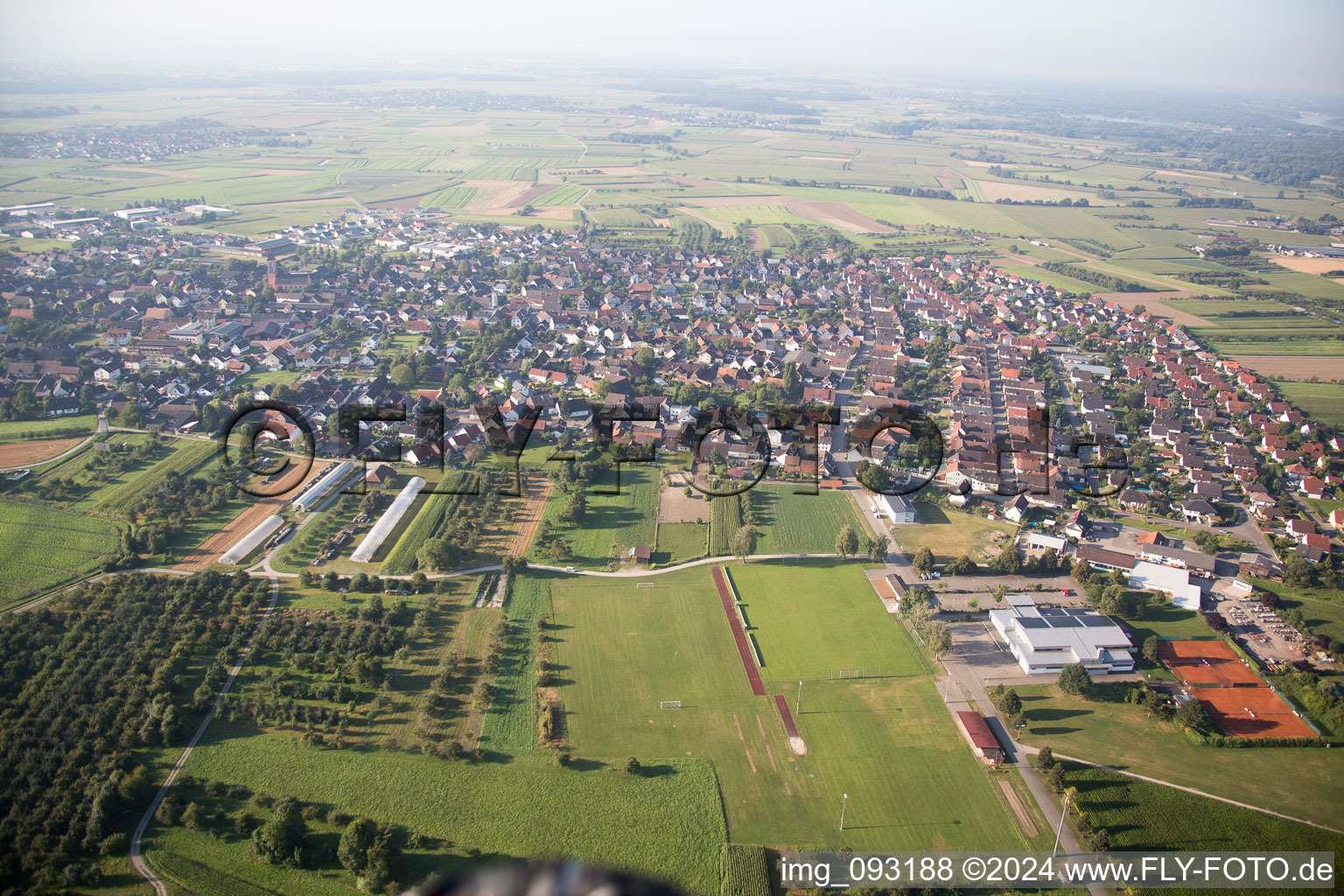 Vue aérienne de Altenheim dans le département Bade-Wurtemberg, Allemagne