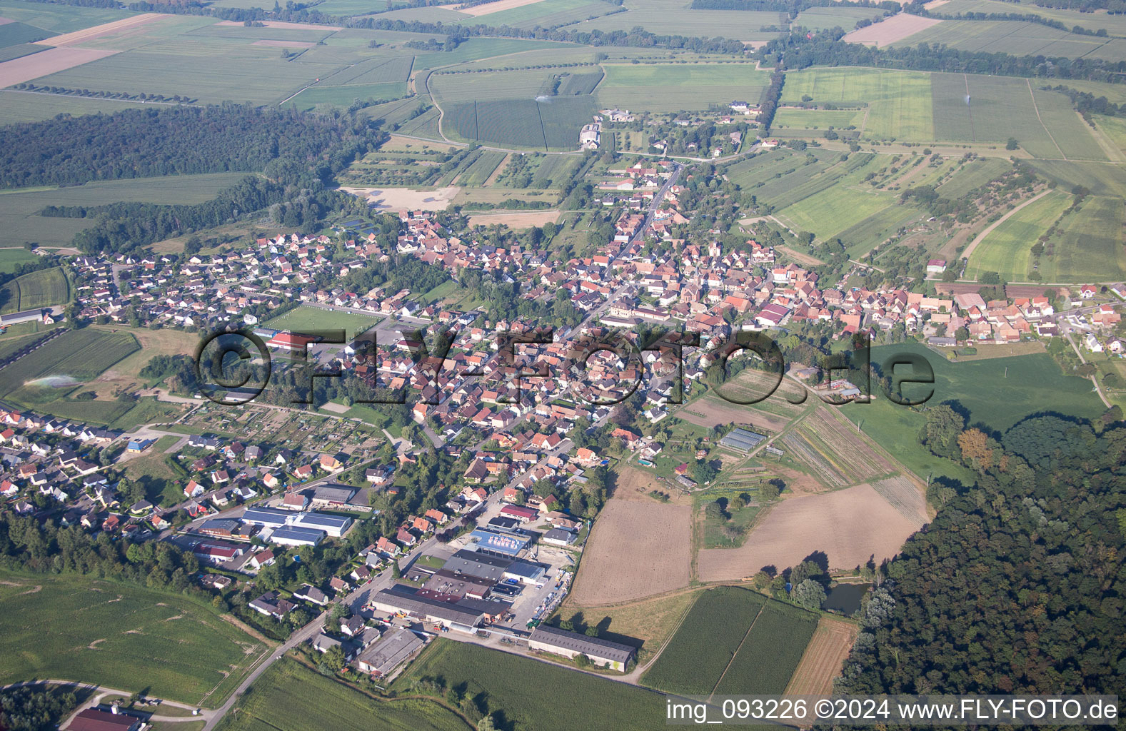 Vue aérienne de Obenheim dans le département Bas Rhin, France