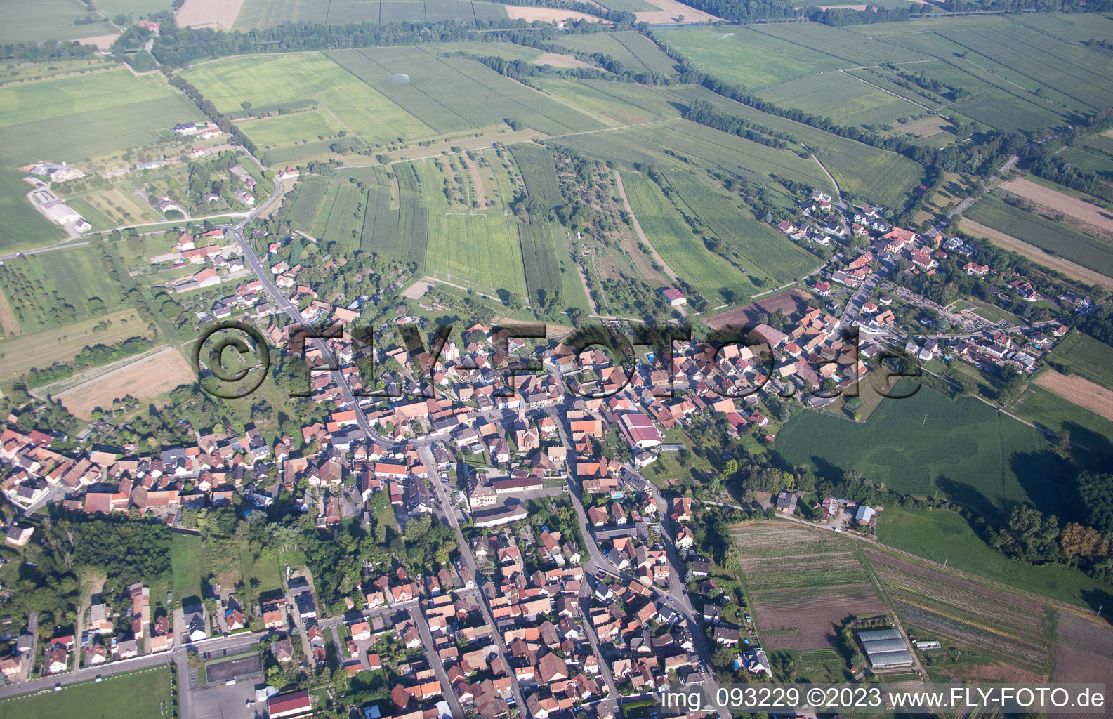 Vue aérienne de Obenheim dans le département Bas Rhin, France