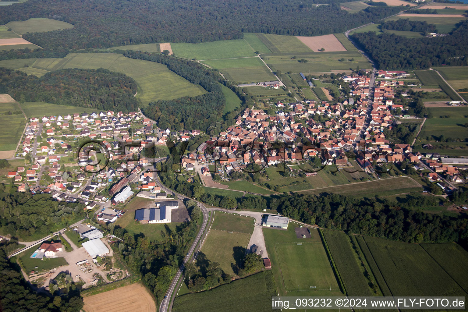 Vue aérienne de Champs agricoles et surfaces utilisables à Herbsheim dans le département Bas Rhin, France