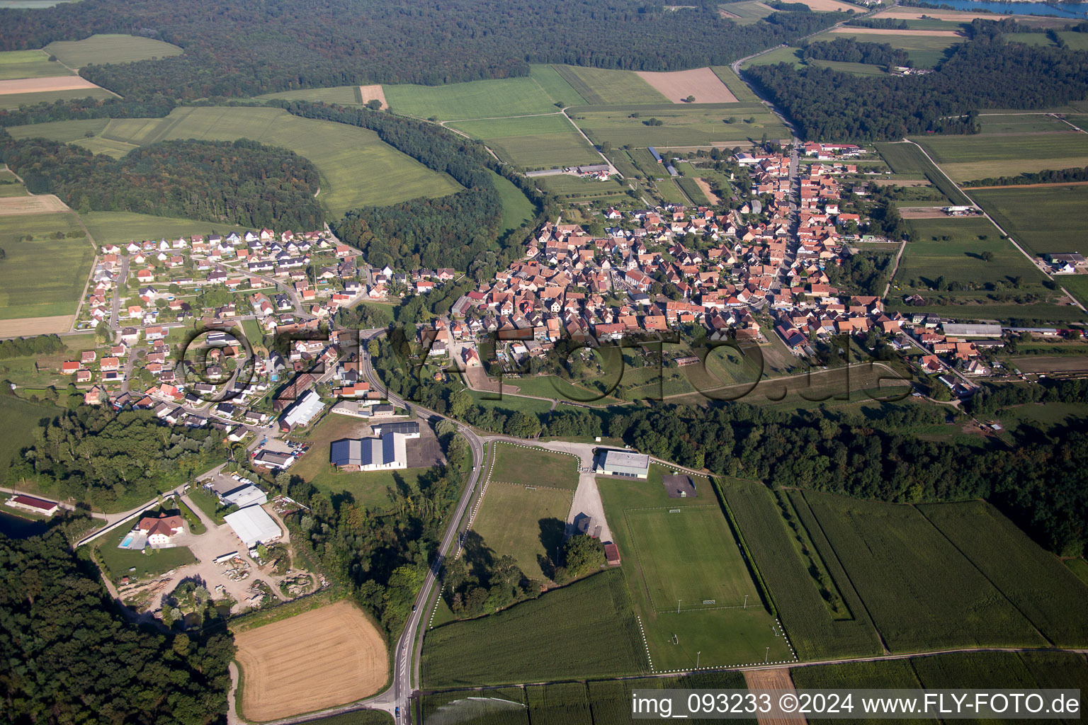Vue aérienne de Champs agricoles et surfaces utilisables à Herbsheim dans le département Bas Rhin, France