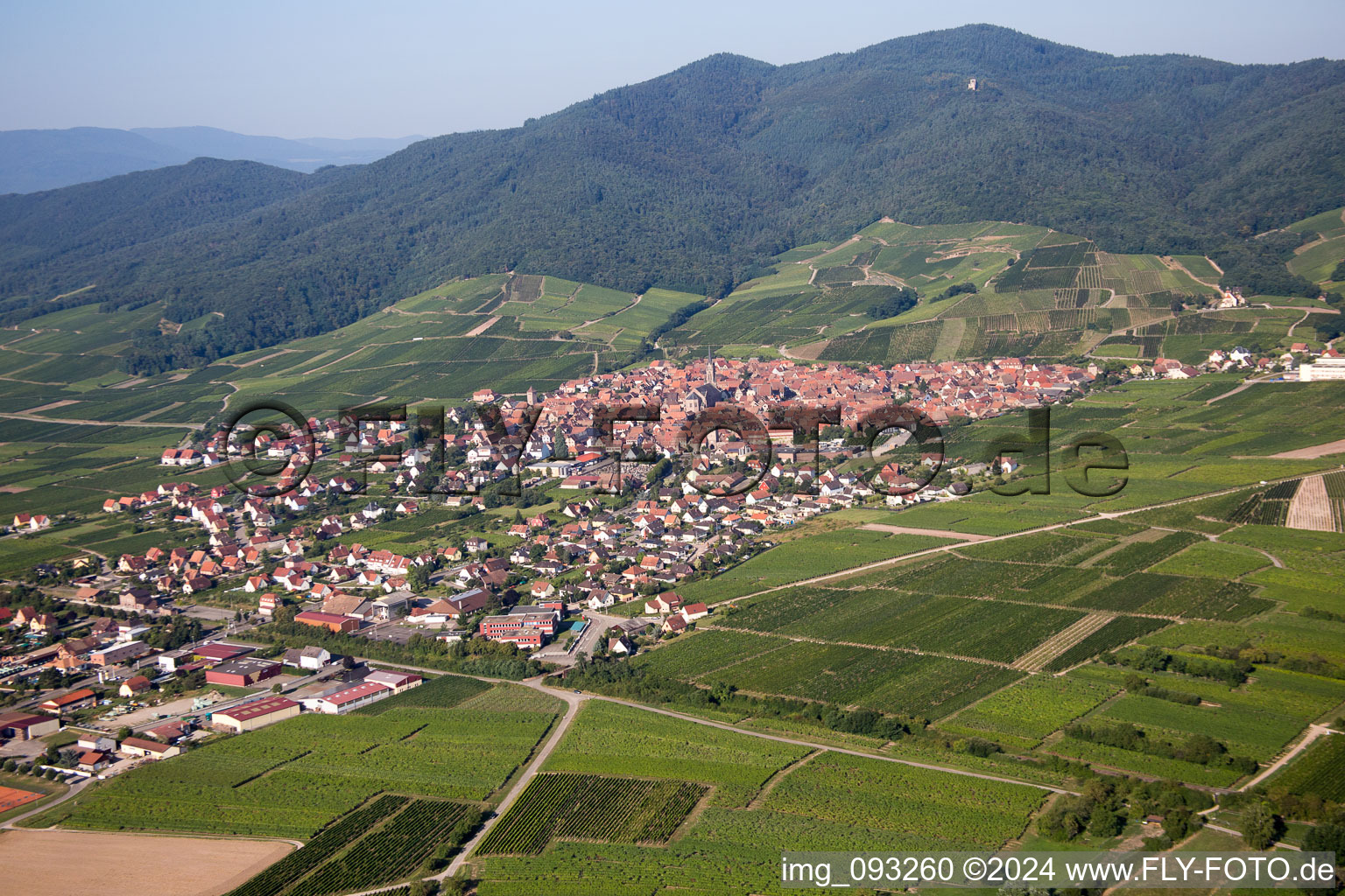 Vue aérienne de Dambach-la-Ville dans le département Bas Rhin, France