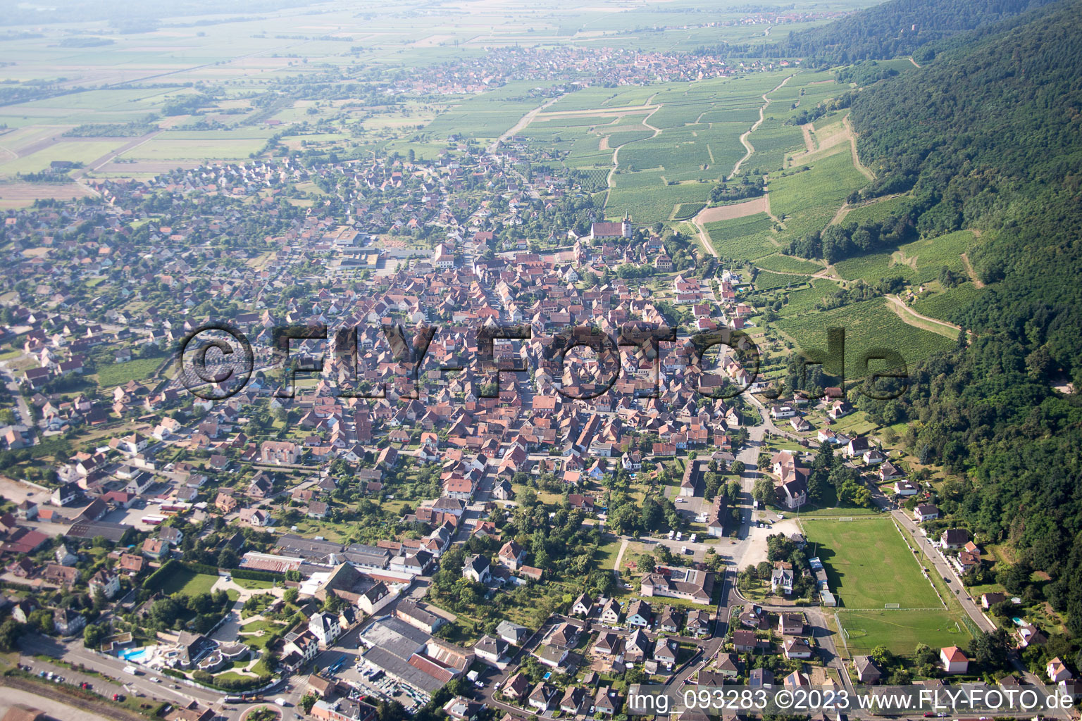 Vue aérienne de Châtenois dans le département Bas Rhin, France