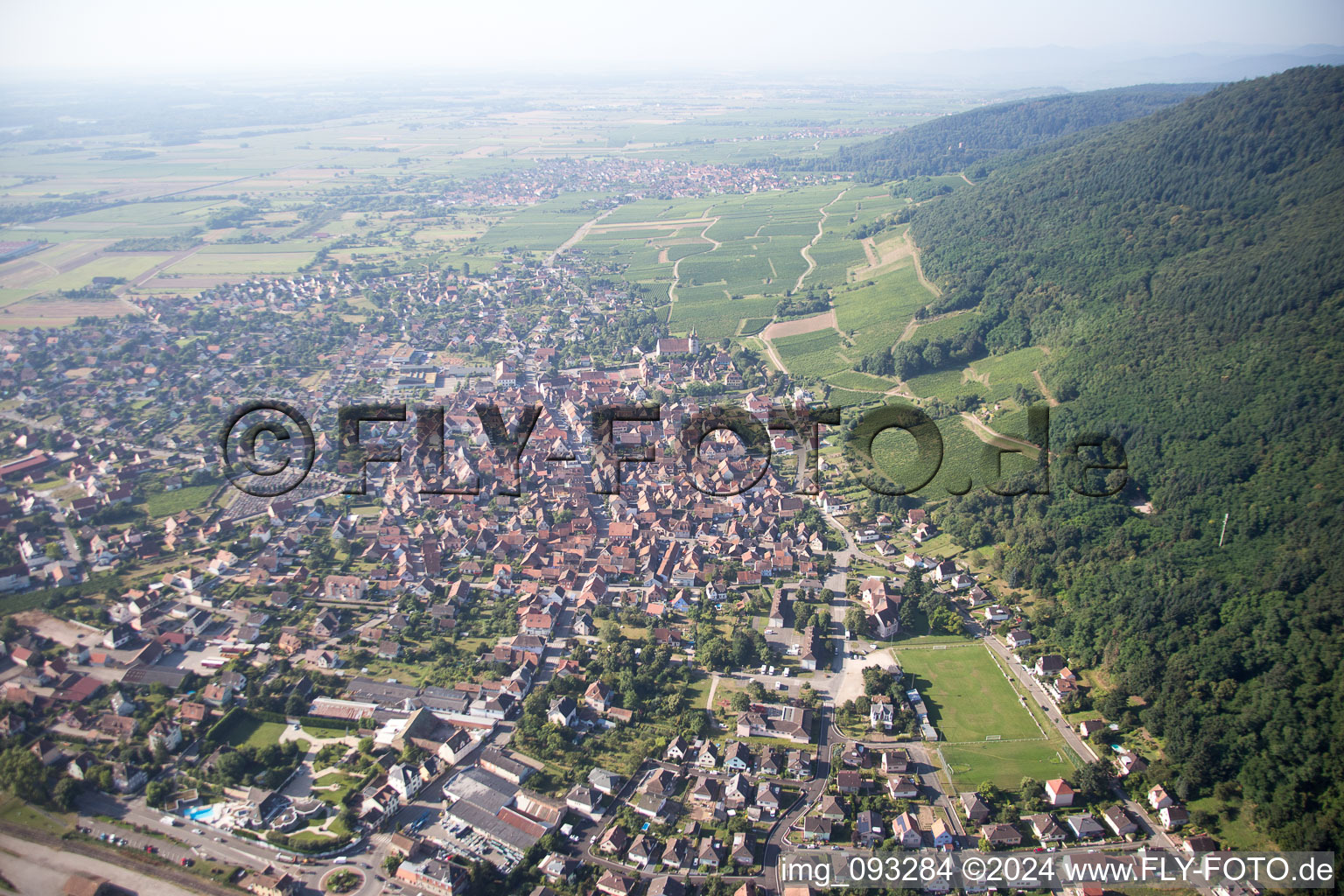 Vue aérienne de Châtenois dans le département Bas Rhin, France