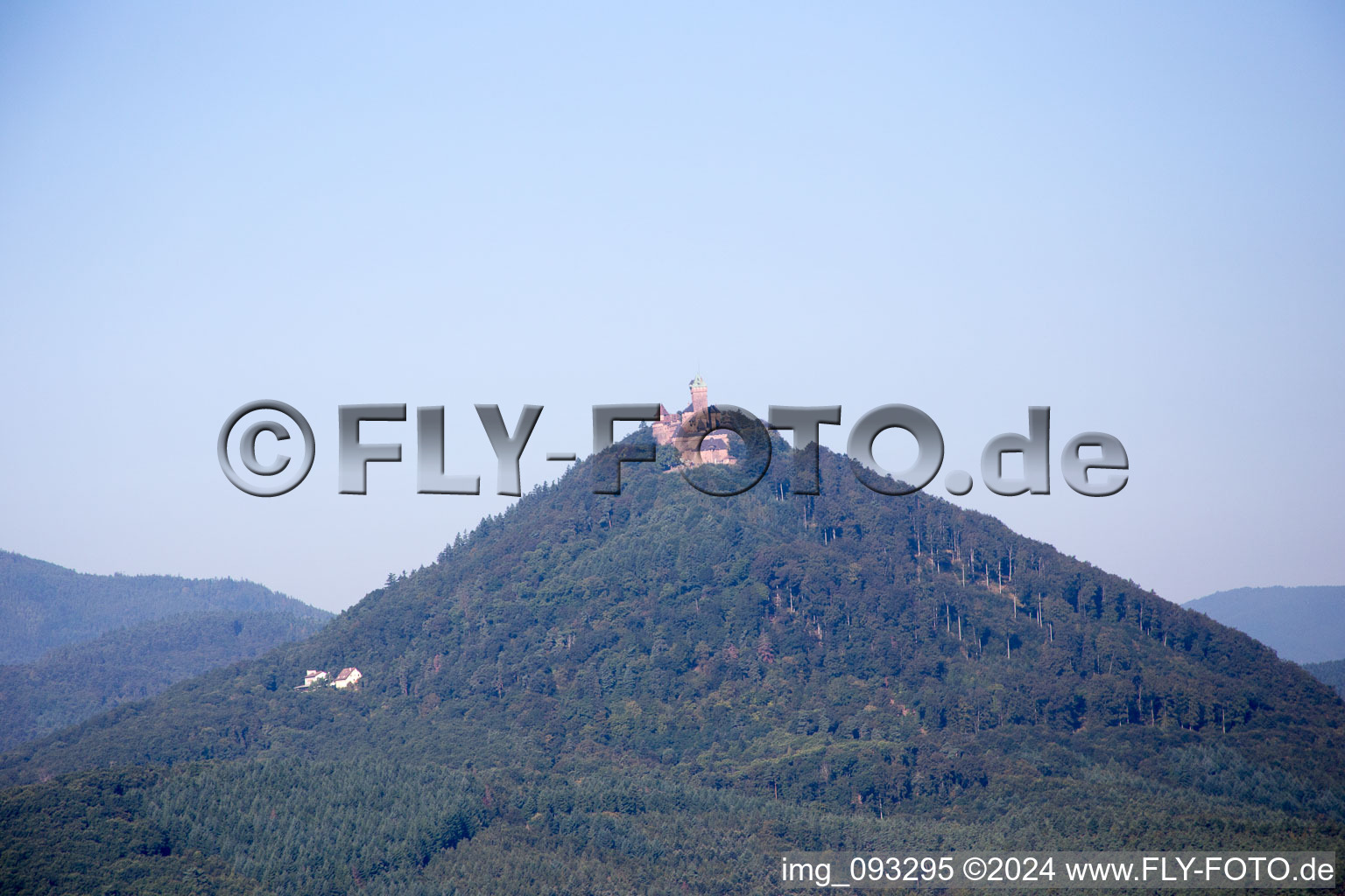 Vue aérienne de (Haut Köenigsburg) à Kintzheim dans le département Bas Rhin, France