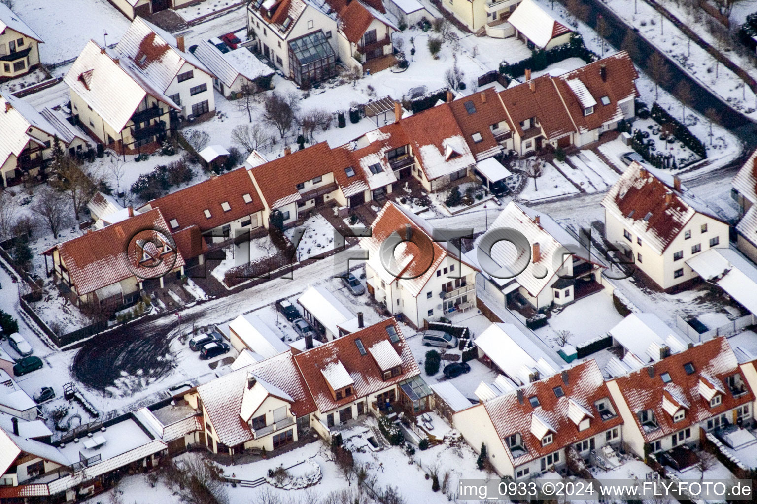 Vue aérienne de Nouveau quartier résidentiel d'un lotissement de maisons unifamiliales Kandel dans la cerisaie à Kandel dans le département Rhénanie-Palatinat, Allemagne