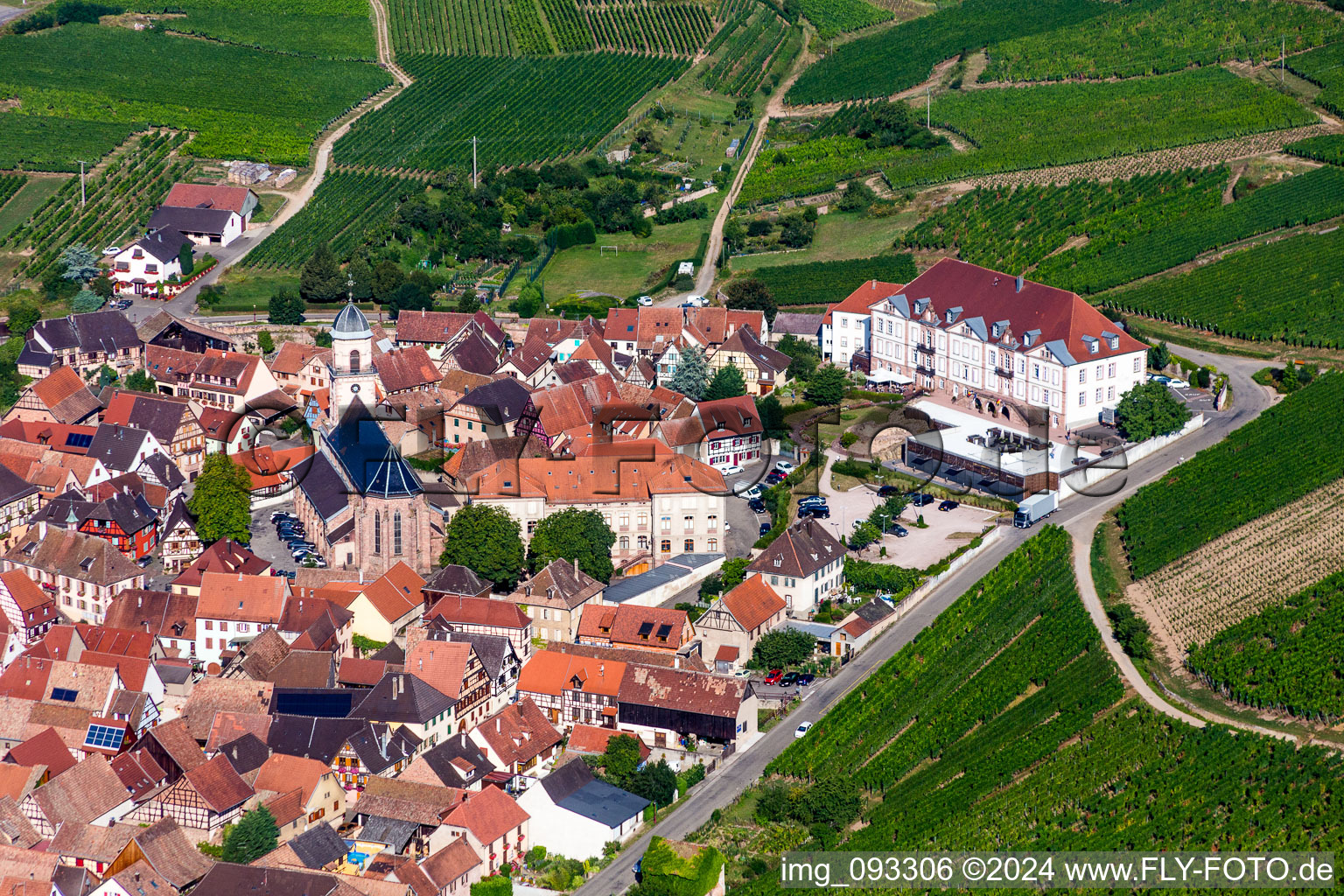 Vue aérienne de Val-Vignes - Hôtel Alsace Séminaires et Mariages à Saint-Hippolyte dans le département Haut-Rhin, France