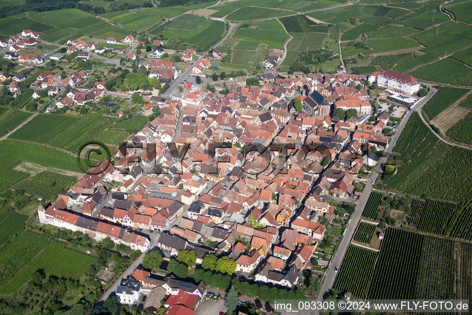 Vue aérienne de Saint-Hippolyte dans le département Haut-Rhin, France