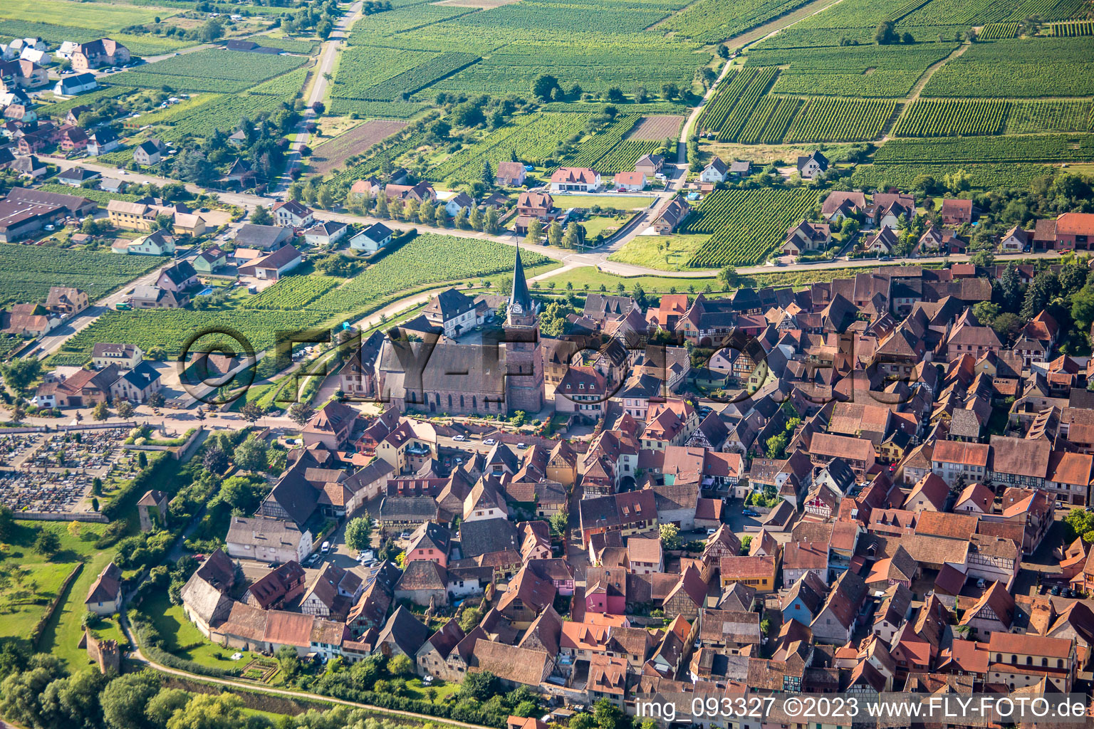 Vue aérienne de Eglise Notre-Dame à Bergheim dans le département Haut-Rhin, France